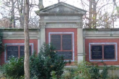 Auf dem Friedhof III