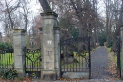 Auf dem Friedhof III